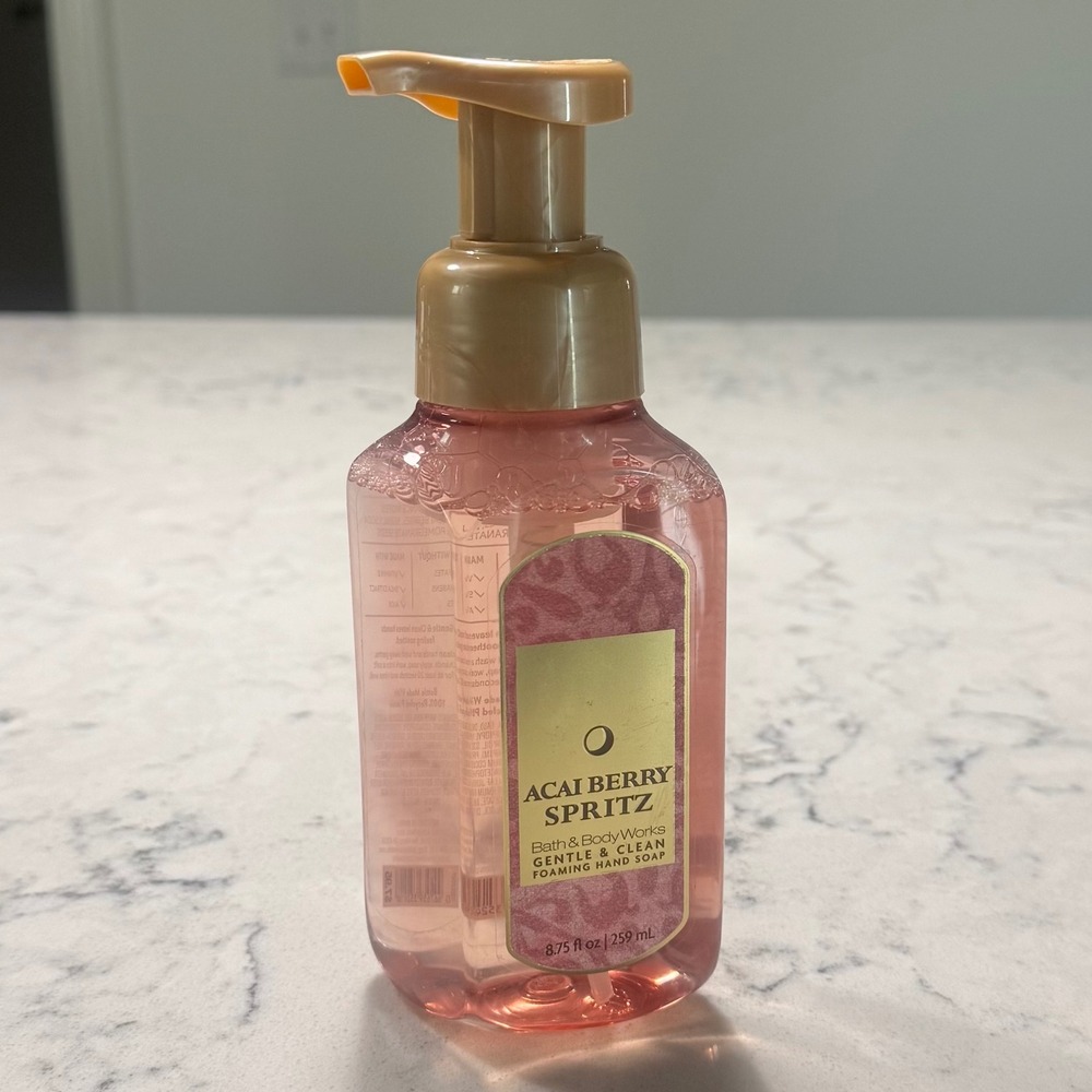 Bath & Body Works Acai Berry Spritz Gentle &‎ Clean Foaming Hand Soap 8.75 fl oz
